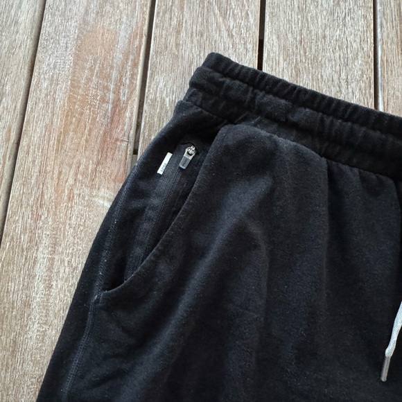 Vuori Ponto Short Black Heather 7” Inseam - Picture 3 of 6